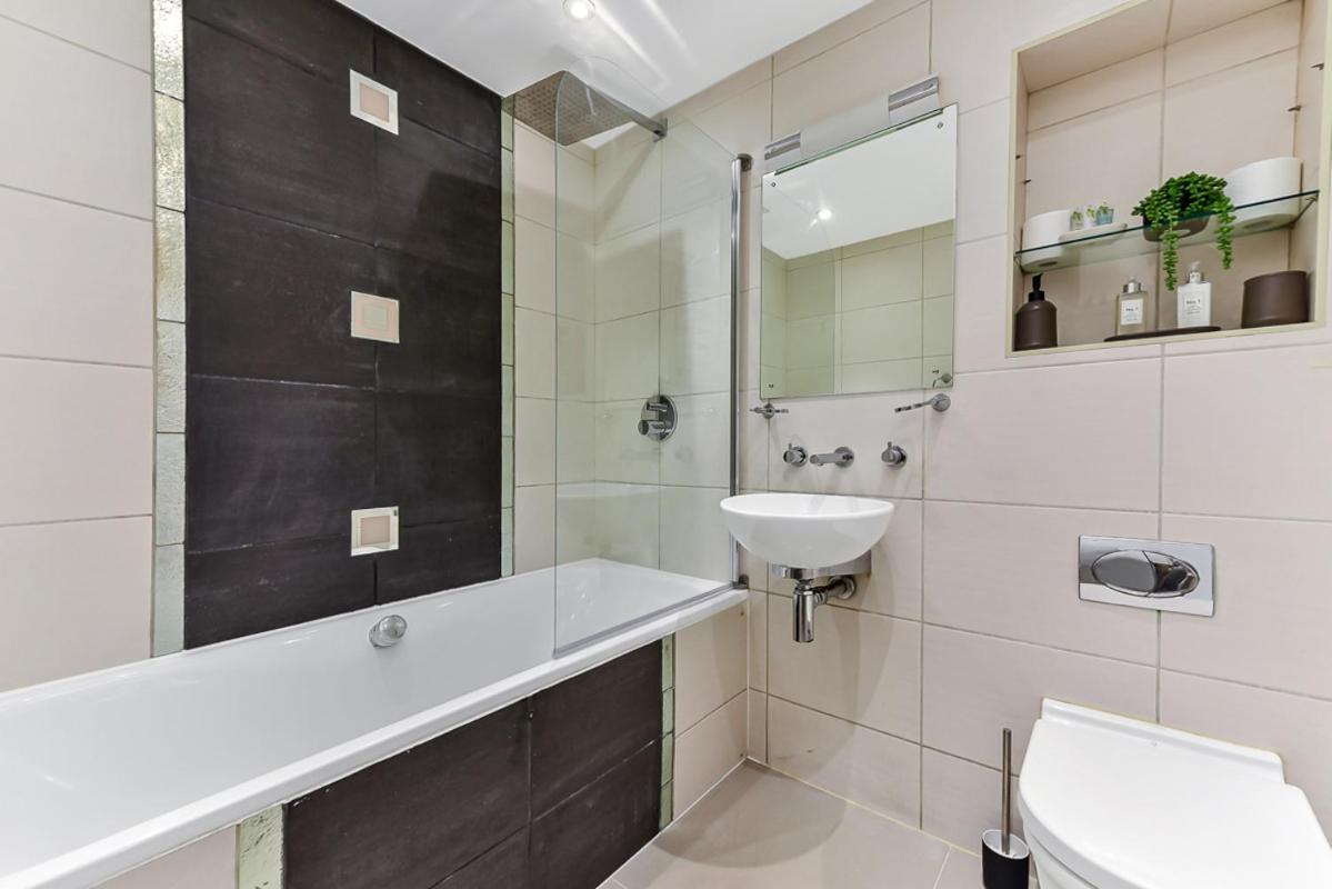 Spacious Cosy 2 Bed Flat, Central Лондон Екстериор снимка